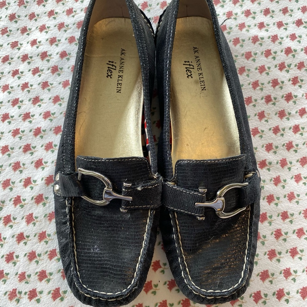 Anne Klein iflex navy loafer. Never worn. Size 9